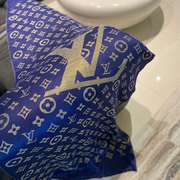 Beautiful scarf in brand new condition. - Picture 6 of 8